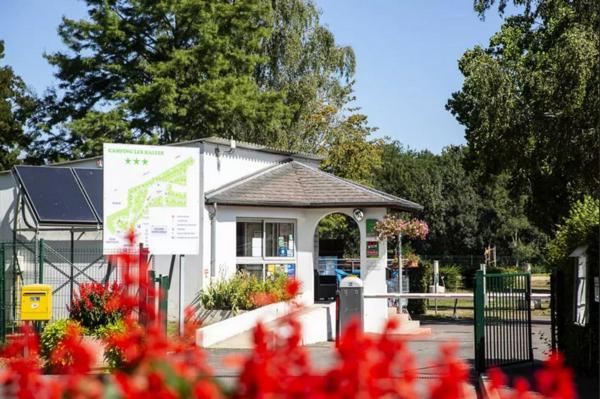Camping Onlycamp Des Halles Decize Exterior photo