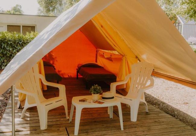 Camping Onlycamp Des Halles Decize Exterior photo